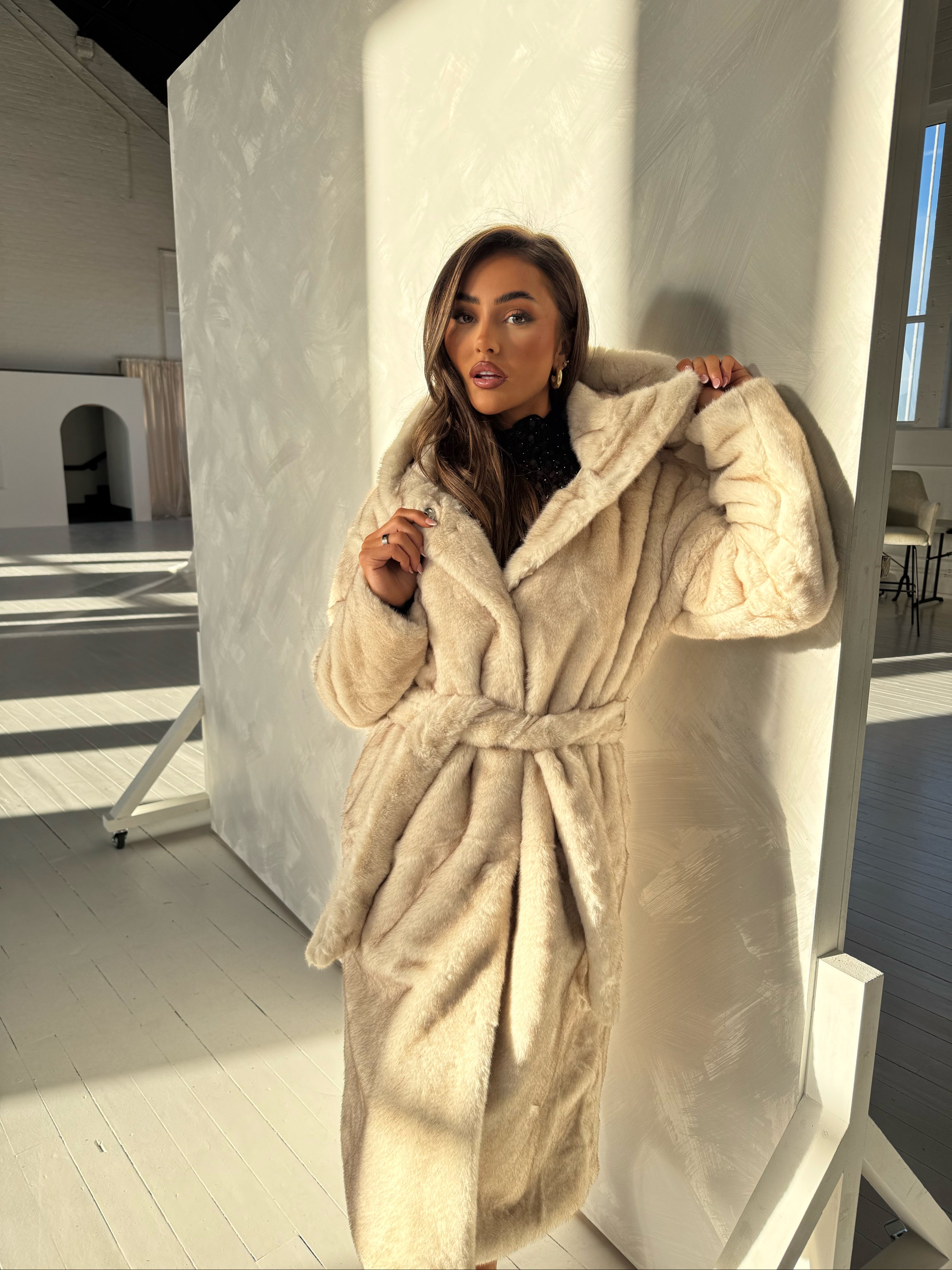 WILLOW Long Sleeved Faux Fur Hooded Long Belted Coat In Marble Snow