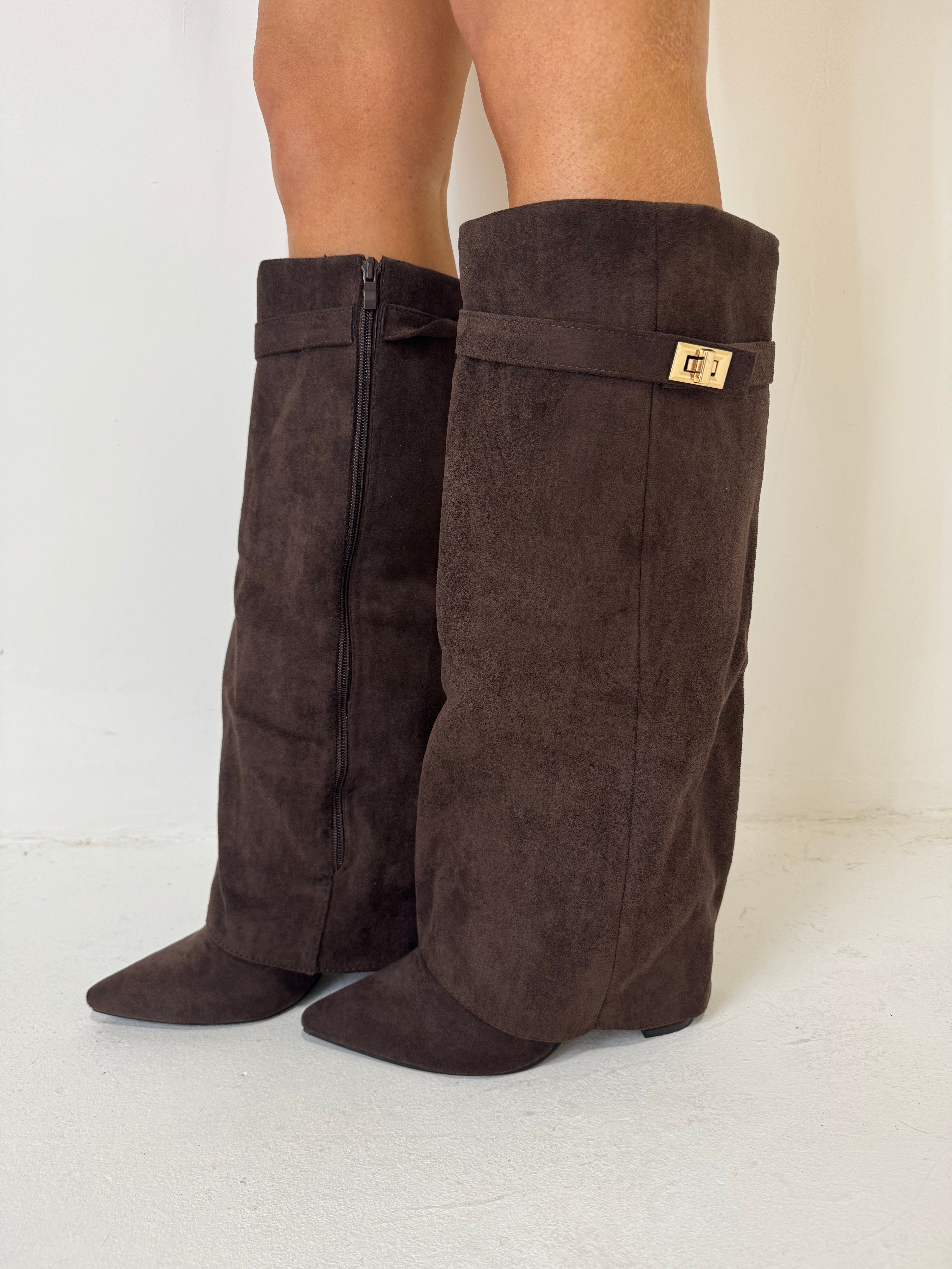 GIA Suede Lock Detail Boots In Chocolate