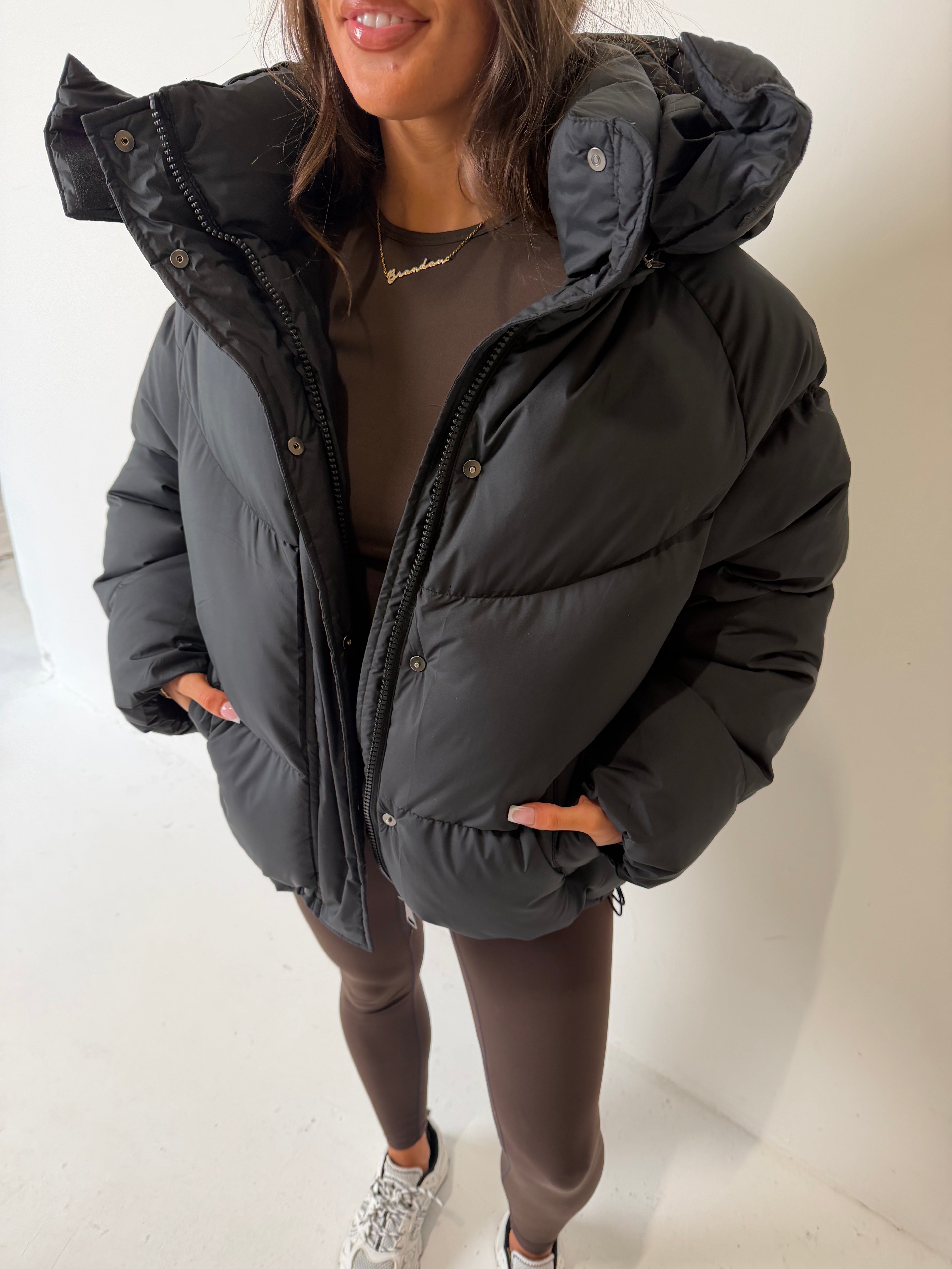 NAOMI Long Sleeved Cropped Puffer Jacket In Black