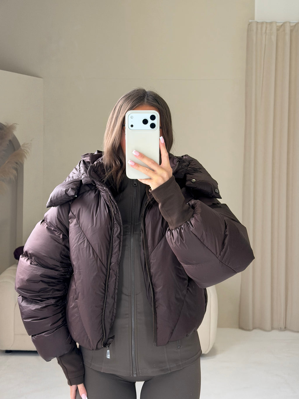 NAOMI Long Sleeved Cropped Puffer Jacket In Chocolate