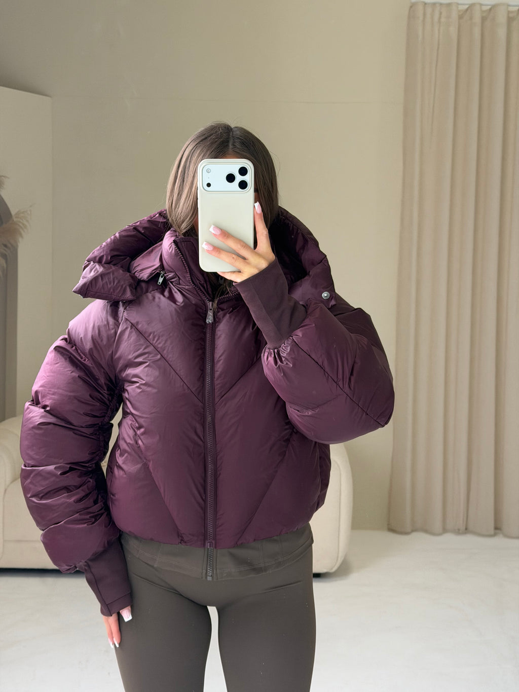 NAOMI Long Sleeved Cropped Puffer Jacket In Burgundy