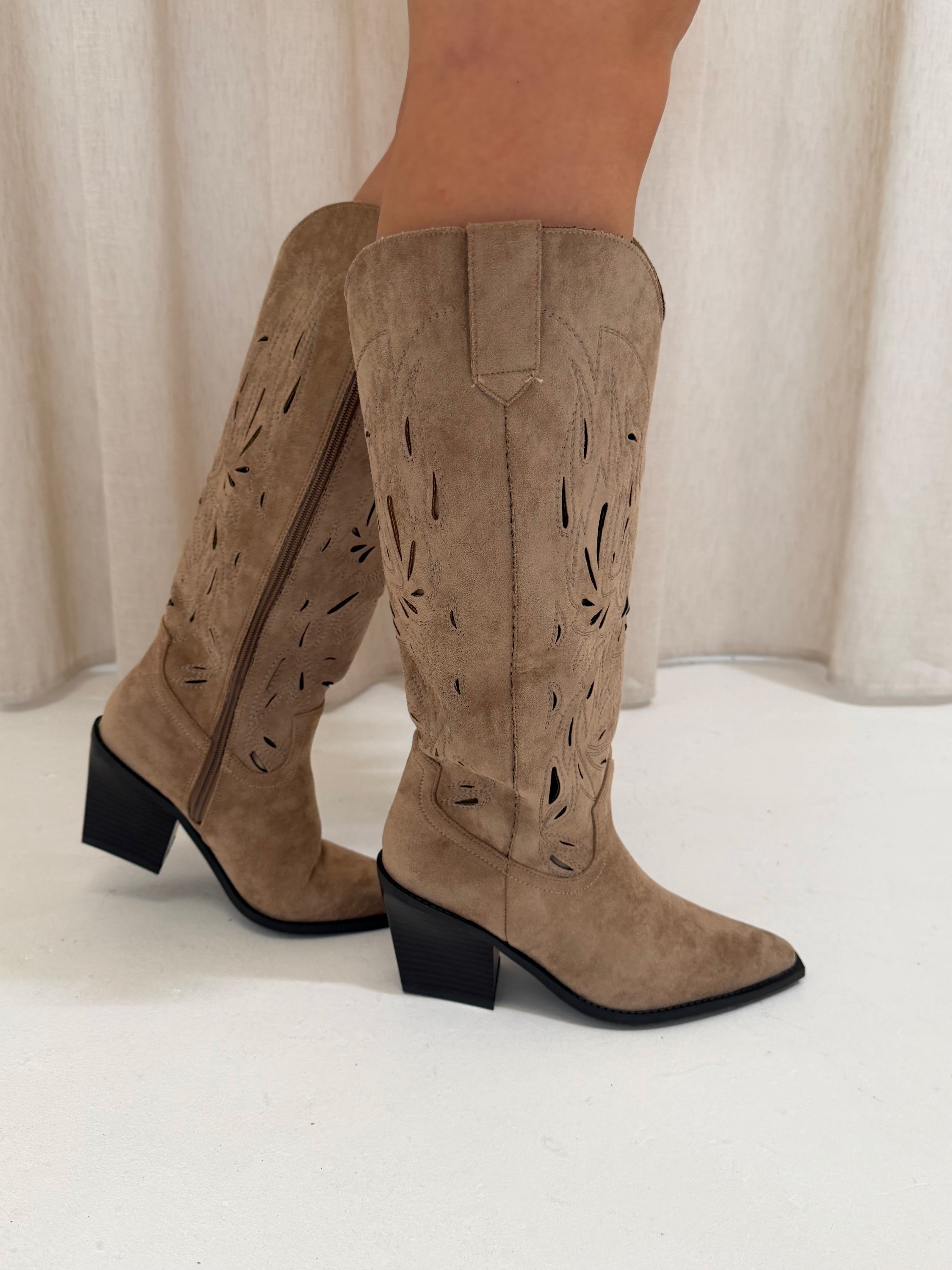 BILLIE Cowboy High Heeled Boots In Beige